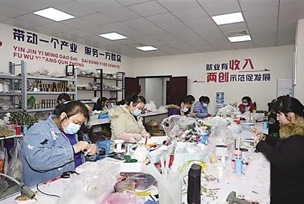 重庆市首个“双更”就业基地诞生 可容纳20家企业入驻