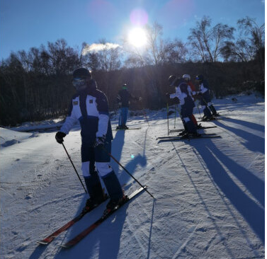 冬季旅游市場持續升溫 滑雪場門票預訂量同比去年大增
